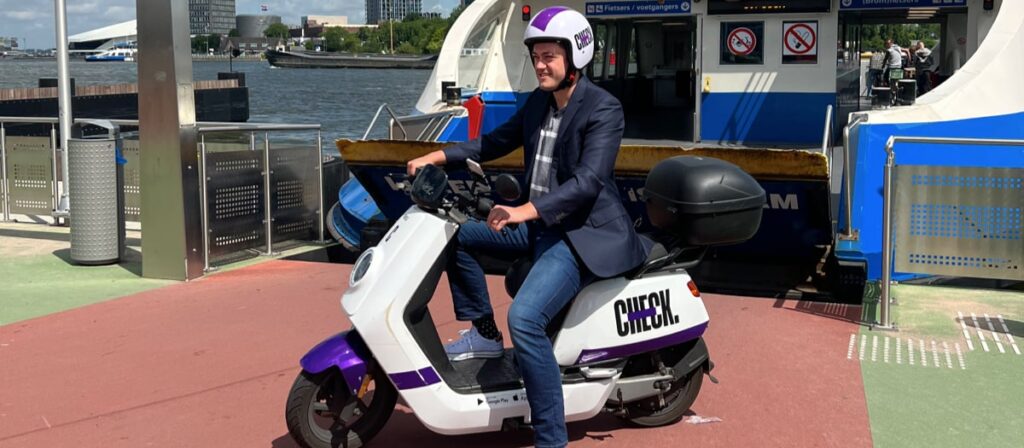 Boek je Check scooter met Gaiyo - één app voor al je vervoer